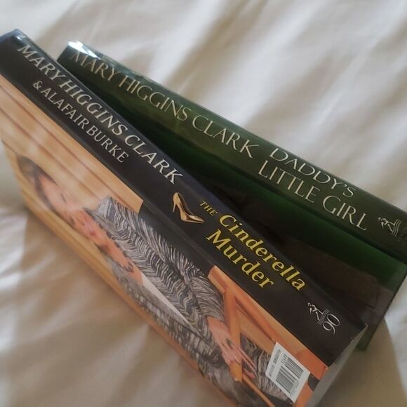 4@30.00 or 20.00  Books by MARY HIGGINS CLARK - Picture 5 of 6